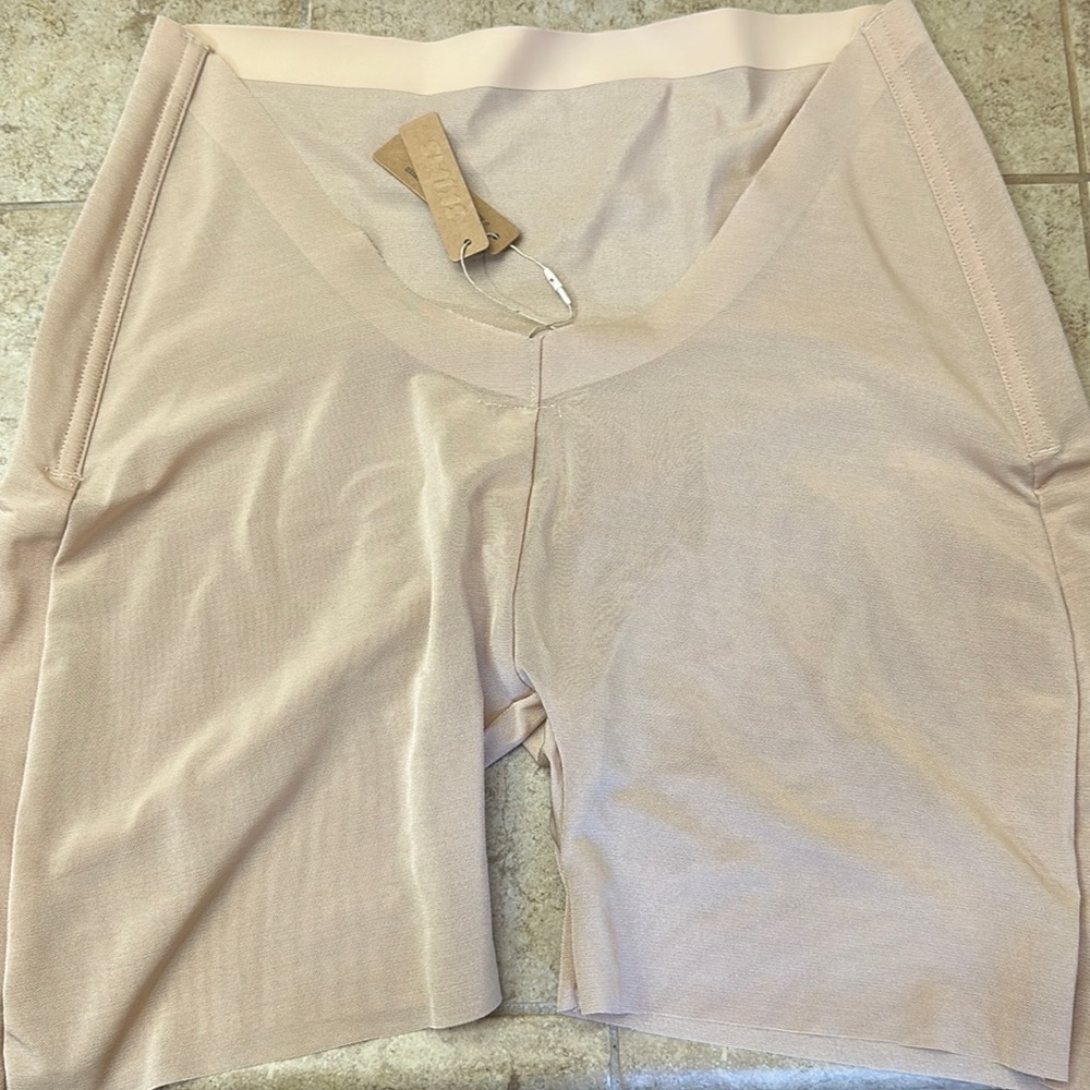Skims shape wear-short